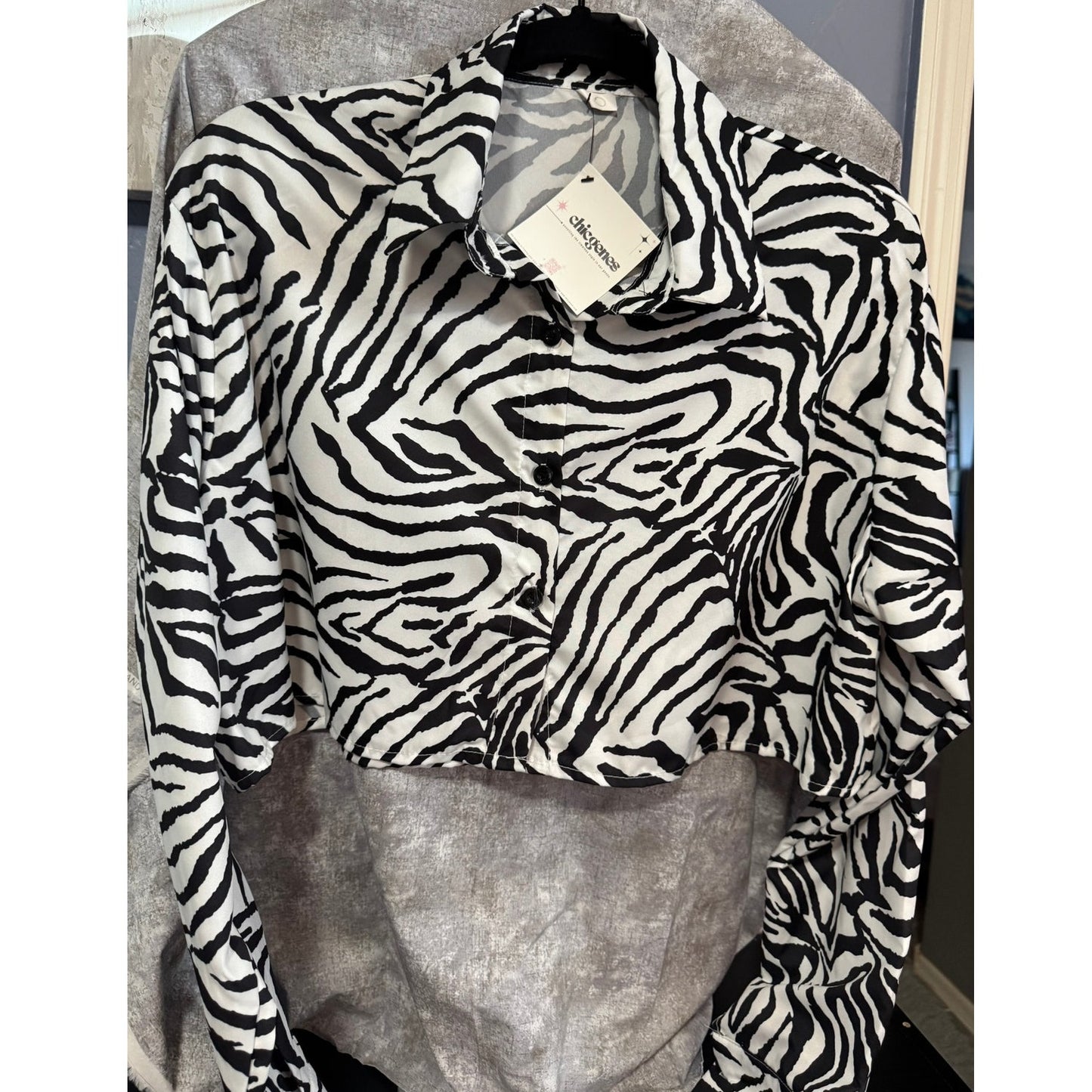 Zebra Long Sleeve Print Crop Shirt | Size 4 | Chicgenes